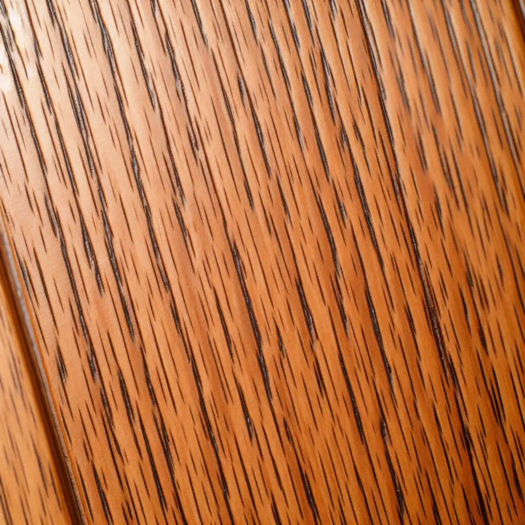 Zbliżenie struktury drewnianego materiału wykorzystywanego w produkcji drzwi